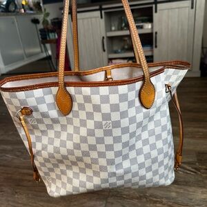 Checkered Louis Vuitton Neverfull MM Tote Bag with rose interior.